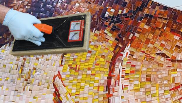 PCI lance un joint translucide dédié aux mosaïques de verre