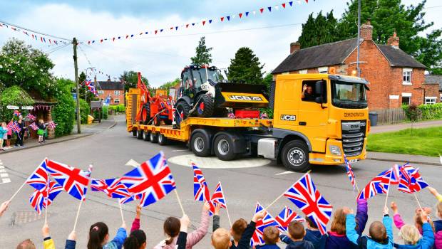 JCB rend hommage à la Reine !