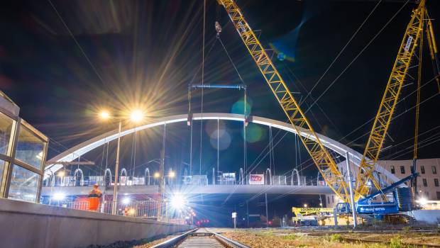 Sarens érige un pont à Hazenbrouck