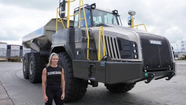 Ali Crawford vs Rokbak : quand la femme tient tête au tombereau