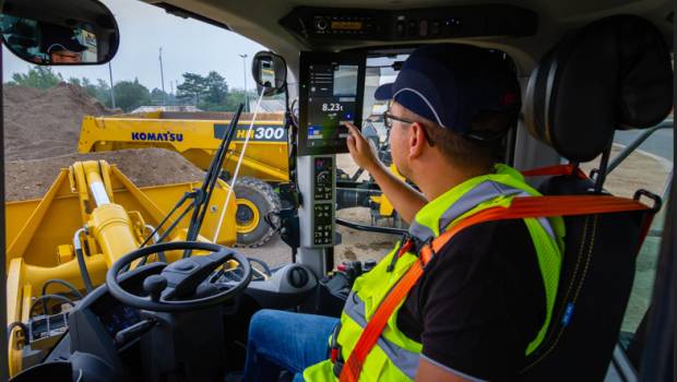 Avec SubMonitor, Komatsu assiste les opérateurs