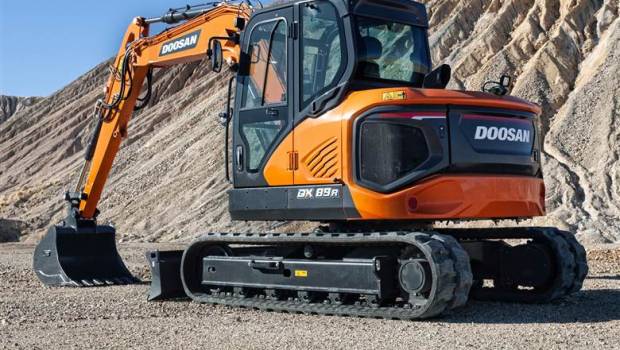 Develon renforce sa gamme de mini-pelle