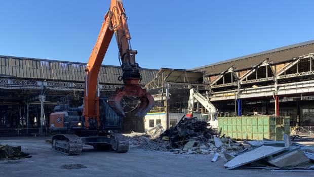 A Saint-Ouen, les ateliers PSA passent au bloc