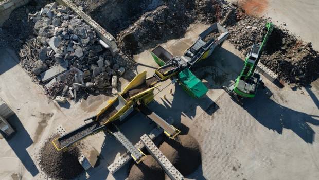 Keestrack broie les déblais de la 1ère maison au monde construite à partir de 75% de gravats