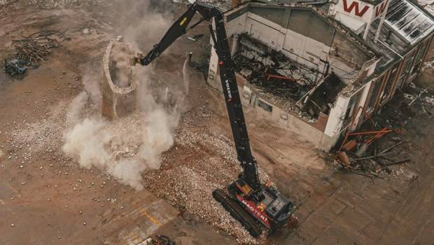 Une Volvo EC750E High Reach qui tutoie les sommets