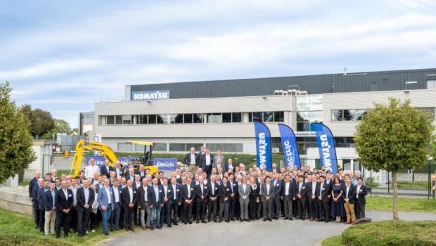 La PC33-E6 pour tous les distributeurs européens de Komatsu