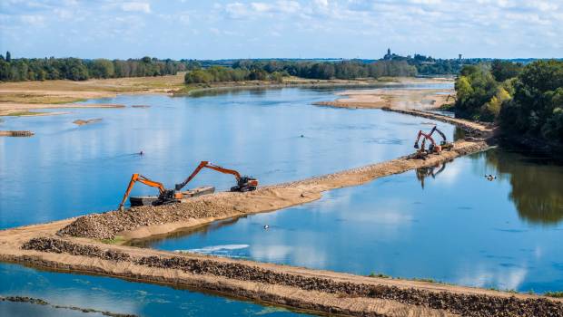 Charier, NGE et CDES restaurent le lit de la Loire