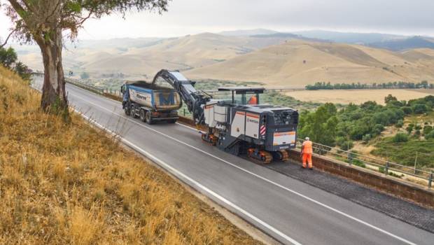 Wirtgen fraise les routes siciliennes