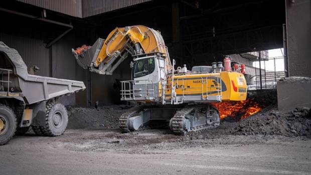 Une Liebherr R 980 SME à la manutention de scories en Allemagne