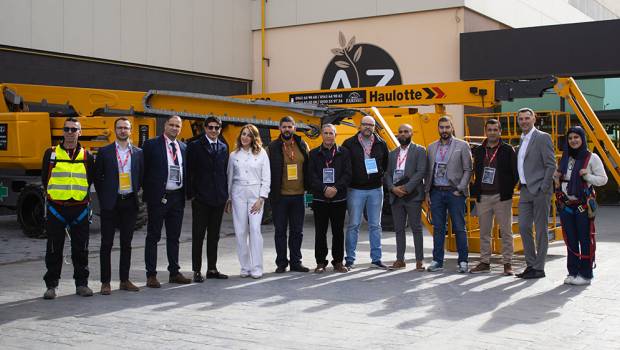 Haulotte soigne ses clients algériens