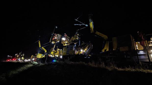 [Grand format] 1 145 armements caténaires renouvelés en 2 mois