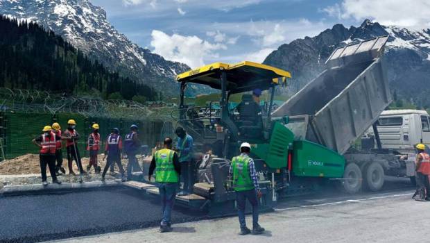 Vögele construit le tunnel de Zoji-La en Inde