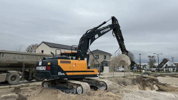 Morel Terrassement renforce son parc avec une HX220A L
