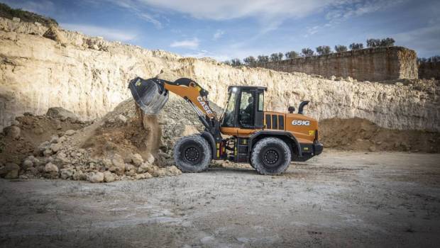 CASE complète sa Serie G avec la 651G