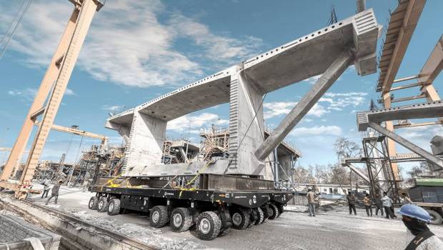 Scheuerle participe à l'assemblage du pont Mahatma Gandhi en Inde