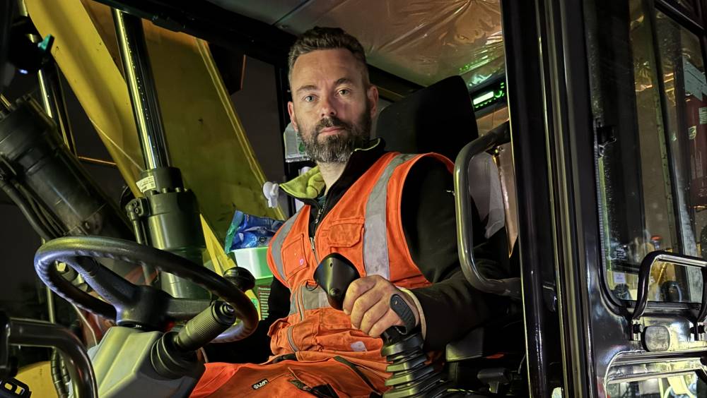 Jérémie Lasfont, des engins agricoles à la pelle rail-route