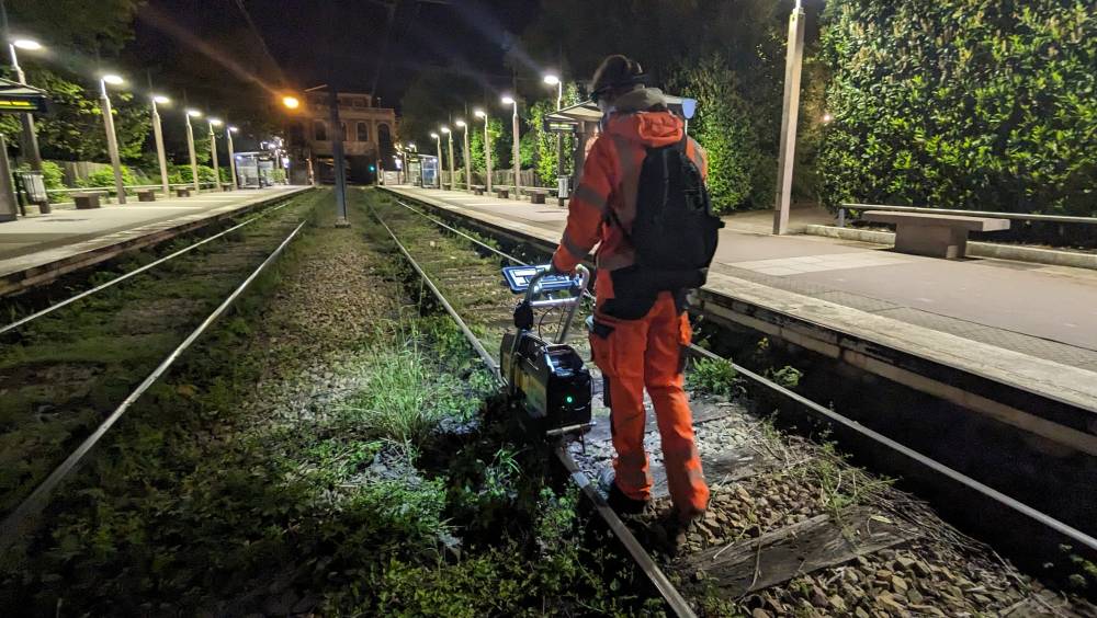 SoniQ Rail Explorer undergoes ultrasonic testing of T2