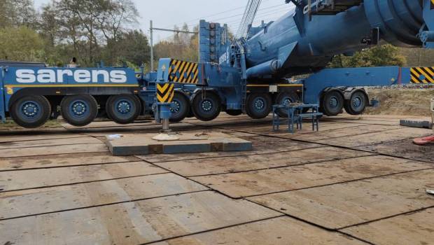 Sarens remplace un pont ferroviaire sur le Barebeek