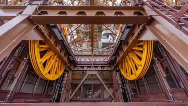 Le pilier nord de la Tour Eiffel retrouve un ascenseur de haute technologie