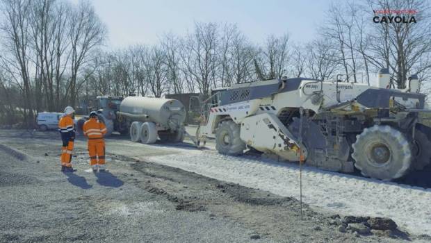 De la poudre de coquilles dans la route