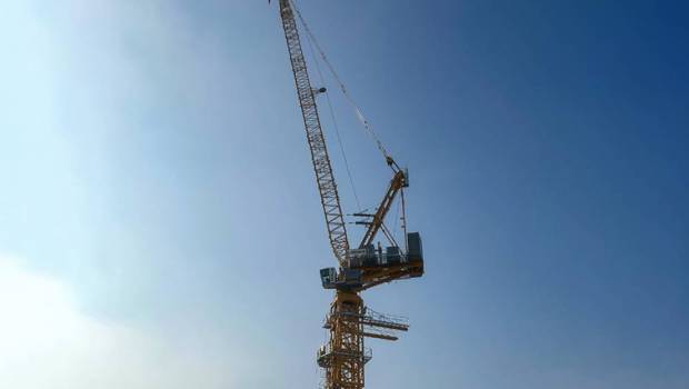 Manitowoc expose la plus grande grue à flèche relevable Potain