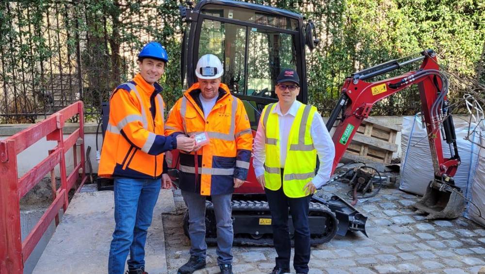 La mini-pelle SV17e déjà sur le marché français