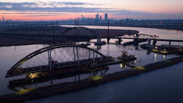 Mammoet : un pont plus loin