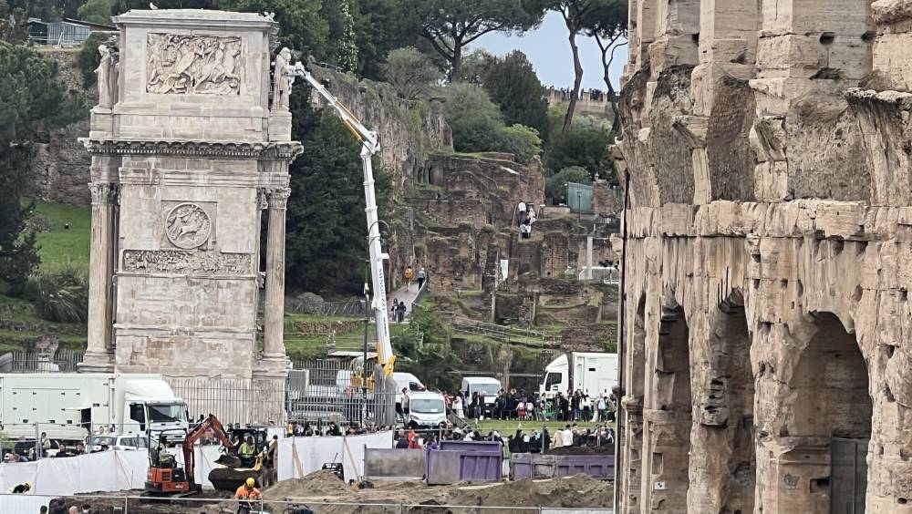 Rome éternelle, sécurité moderne : la MJ 375 installe un paratonnerre sur l’Arc de Constantin