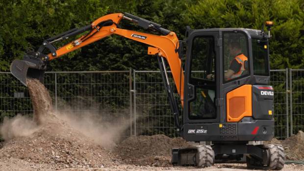 Develon lance la DX27Z-7 zéro déport