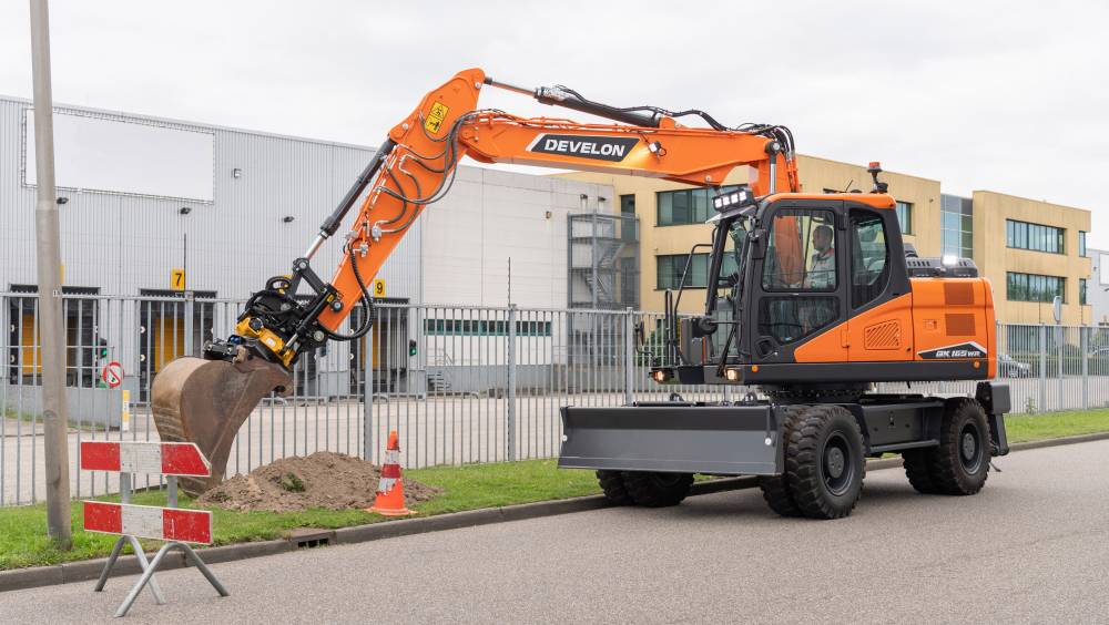 Develon muscle sa gamme de pelles sur pneus avec la série « K »