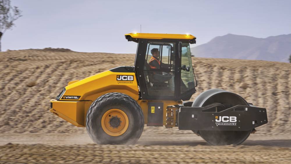 JCB dévoile le seul compacteur de sol >10 tonnes sans SCR : une machine puissante, simple et économique
