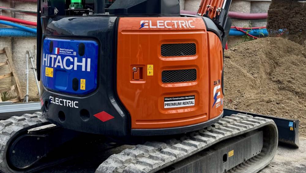 Quand Bouygues Construction loue une mini-pelle électrique Hitachi