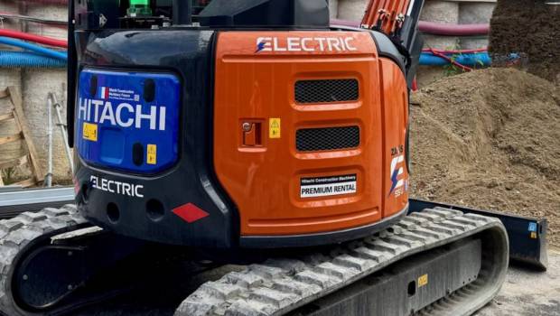 Quand Bouygues Construction loue une mini-pelle électrique Hitachi