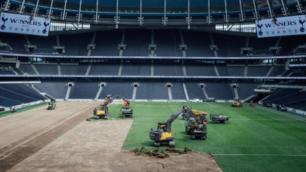 Les pelles Volvo CE la jouent comme Beckham !