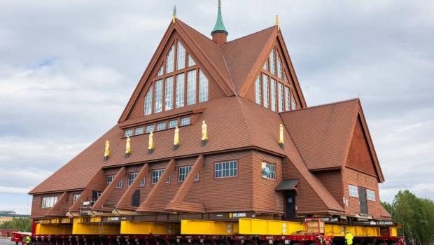 Quand l'église de Kiruna se balade