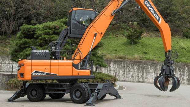 Develon étend sa gamme de pelles de manutention