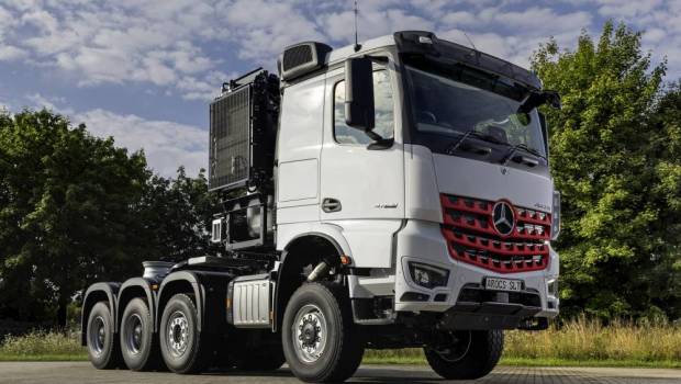 Mercedes-Benz Trucks se lance sur le marché japonais du transport lourd exceptionnel