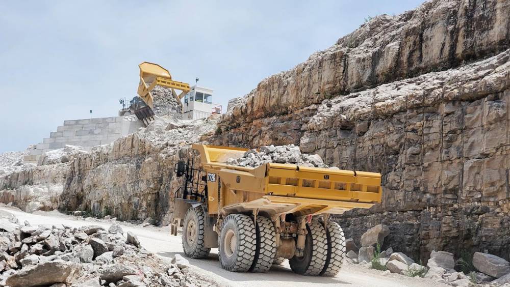 Portes arrières et citernes pour gros tombereaux