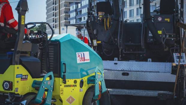 Les Paveurs de Montrouge, Vinci Construction, confirment l'efficience des matériels routiers Ammann-ABG sur 21 chantiers franciliens