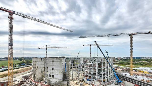 Maires avec grues, maires élus ! La nouvelle campagne de la FFB pour les municipales 2026.