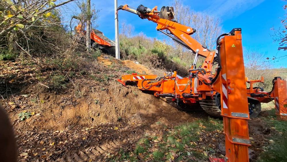 Le drone pose poteaux