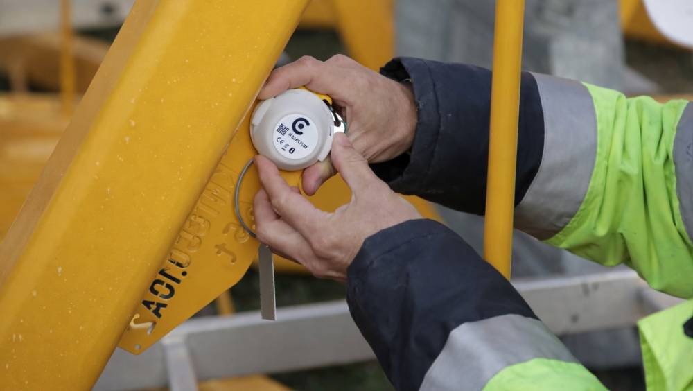 La grue a désormais son fil à la patte