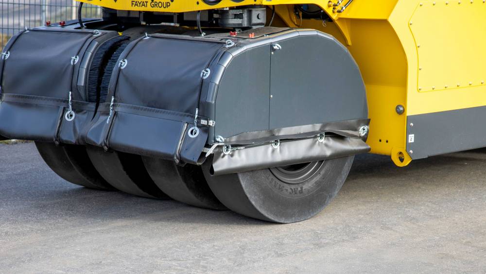 Bomag sort un compacteur à pneus de 18 t lestable