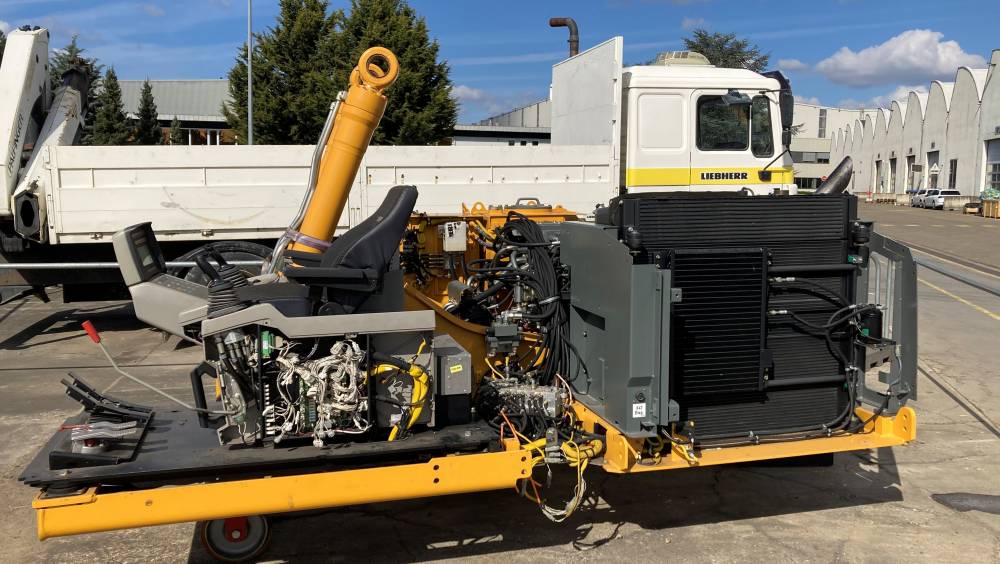 Liebherr offre une tourelle de formation au Lycée de Carmaux (Tarn)