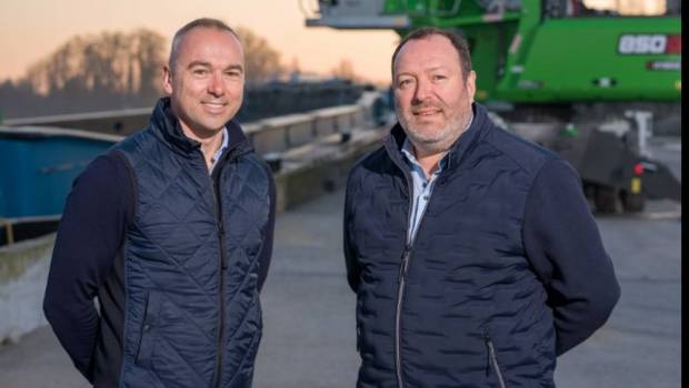 Pelle de manutention hybride Sennebogen pour le nordiste Gras