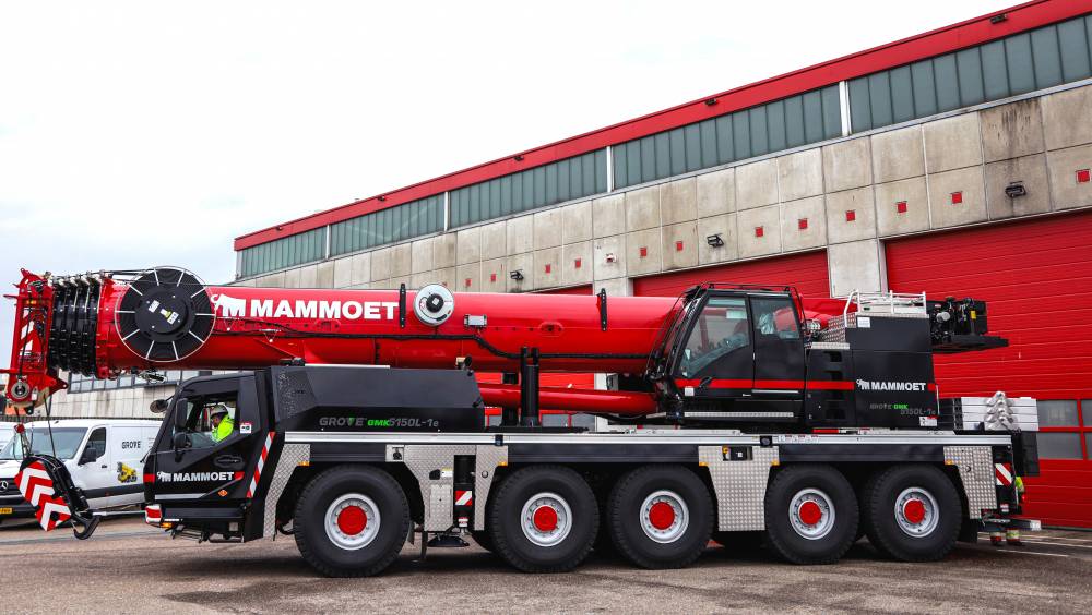 Mammoet intègre la 1ère grue automotrice routière hybride rechargeable Grove