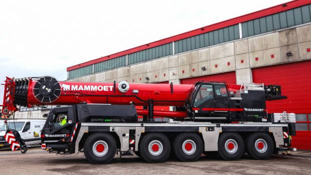 Mammoet intègre la 1ère grue automotrice routière hybride rechargeable Grove