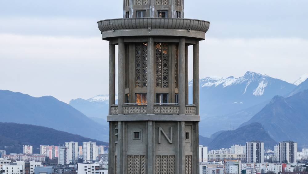 Grenoble : la Tour Perret achève sa métamorphose