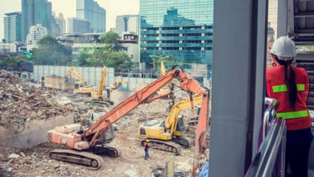 Moteur allumé, production à zéro… la face cachée de la consommation sur chantier