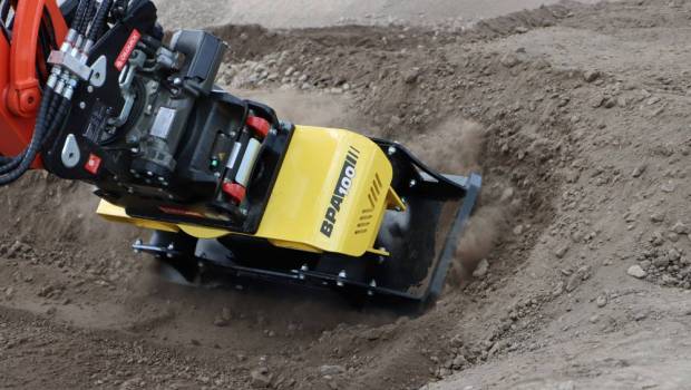 Bomag lance des plaques de compactage pour pelles
